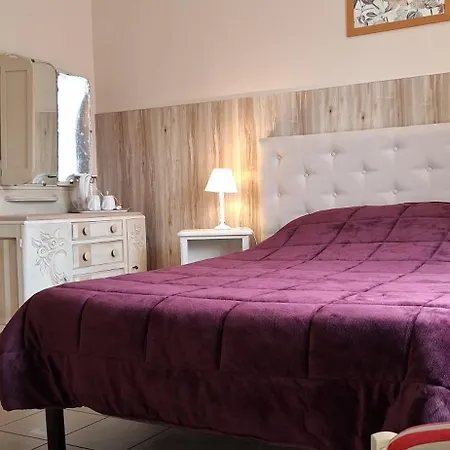 Domaine De Meslay بيت ضيافة 3*