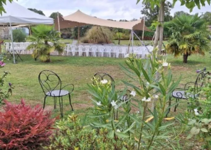 Domaine De Meslay Maison d'hôtes Fye